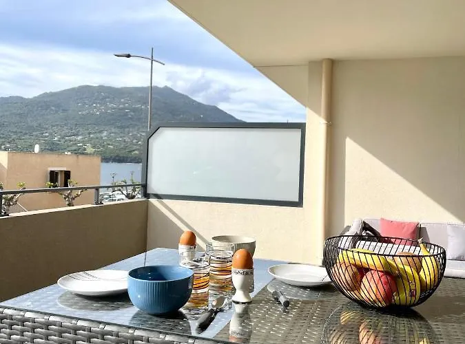 T2 De Standing Front De Propriano (Corsica)