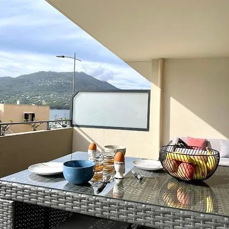 T2 De Standing Front De Propriano (Corsica)