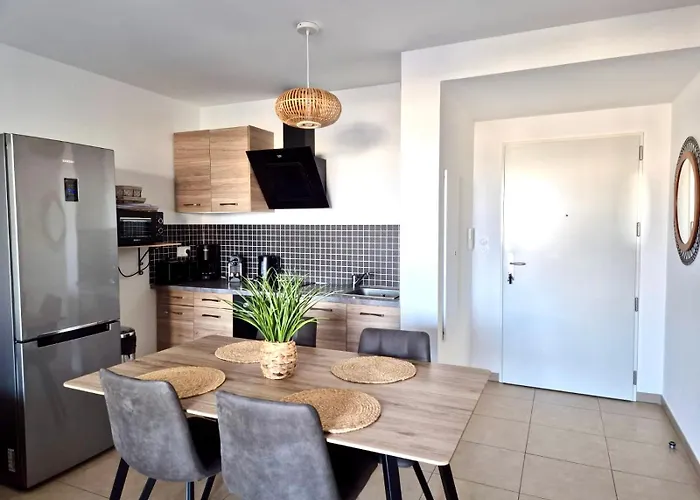 T2 De Standing Front De